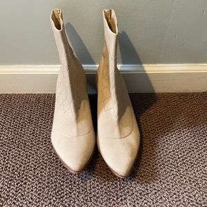 Coconuts by Matisse pull-on booties